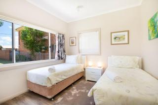 Seahaven - Pet Friendly with Ocean Views- 2 Mins to Beach - Currarong - 3