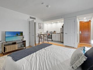 Quiet 1 Bed Studio Heart of Downtown - 7
