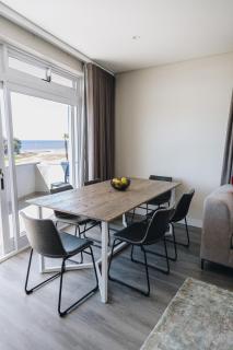 Beachfront 3 Bed Luxury Family Escape - Sea Point - 7