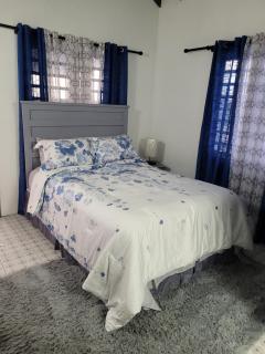 Silverbuttons Apartments & Eats - Dickenson Bay - 9