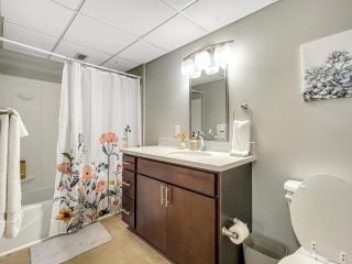 Huge 2br Apt Next To Wells Fargo -freeparking! - Des Moines - 5