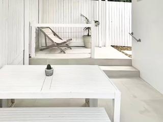 Stunning Private Unit - Stroll to Moffat & Kings - Caloundra - 9