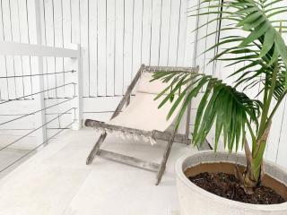 Stunning Private Unit - Stroll to Moffat & Kings - Caloundra - 8