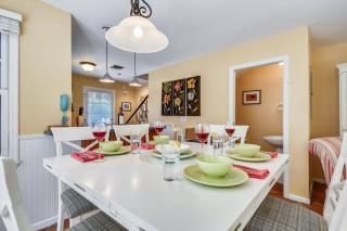 Cottage by the Pool by AvantStay w Balcony BBQ Shared Pool Month Long Stays Only - Stock Island - 3