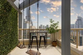 Luxury 2BR Downtown Apt with Burj Khalifa Views - Dubai - 7