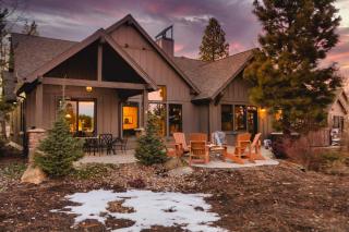 Klamath by AvantStay Gorgeous Mountain Home w Fire Pit Spa Lake Views - Bend - 0