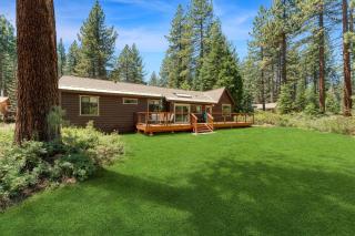 Tennenbaum by AvantStay Classic Cabin in Tahoe Vista - Walk to the Beach - Tahoe Vista - 0
