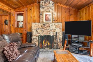 Tennenbaum by AvantStay Classic Cabin in Tahoe Vista - Walk to the Beach - Tahoe Vista - 6