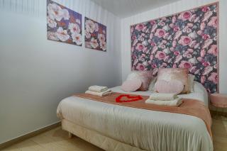 La Vie en Rose / Jacuzzi - 1