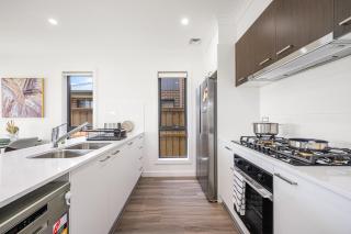 Leppington 5Br house near Woolworths Tran station - Leppington - 8