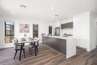 Leppington 5Br house near Woolworths Tran station - Leppington - 9