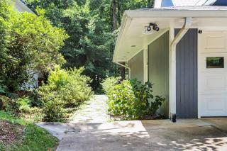 Modern Luxe Family & Groups Friendly Bungalow with Patio & Workspace - Marietta - 8