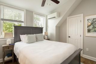 The Chapel Carriage House Suite C by AvantStay Gorgeous Character Home in Historic DT w Hot Tub - Charleston - 2