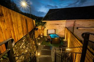 Stunning cottage Grade 2 listed with parking and Hot Tub - 9