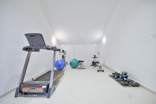 Villa Ida - Indoor Heated Pool, Sauna, Games Room and Gym - 6