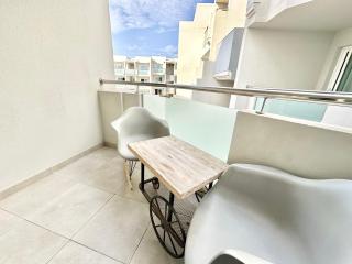 Cosmopolitan con piscina, doble terraza, central y WIFI - Corralejo - 8