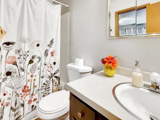 Family Friendly 3 Br 2 Bath Duplex Sleeps 9! - 3