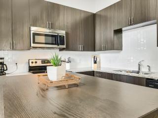 Stunning Downtown Studio With Rooftop Patio - 5