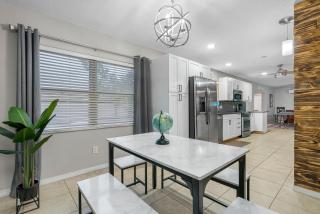 Tranquil Retreat with Huge Pool Near Tampa International Airport - Tampa - 2