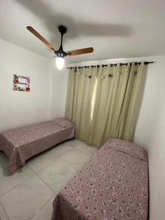Amplo Apartamento Guarapari - Praia do Morro- Edifício San Martin -Decorado- LOCALIZAÇÃO IMBATÍVEL - Em frente a Supermercado e farmacia - Praia Center - 3 quartos - Internet - Vaga de estacionamento- Check-in até 17h - Guarapari - 3