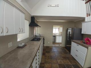 Old Onrus Family home all ensuite - 2