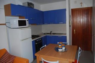 Enjoy the beach breeze in our colorful flat - 8