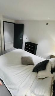 Trendy & Chic Apartment In The Heart of London - 3