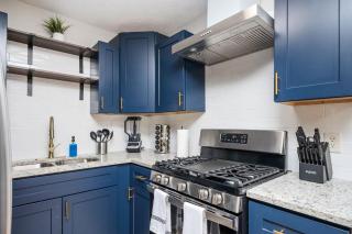 Luxurious Extended Stay Dream~3 Kings~Desks~TV's - Snellville - 2
