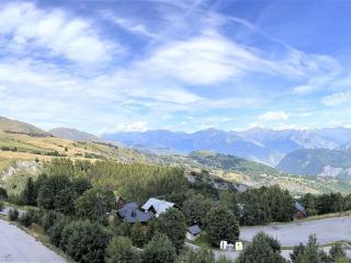 Appartement spacieux, proche pistes, grand balcon, rénové, piscine, calme, navette gratuite - FR-1-267-252 - 2
