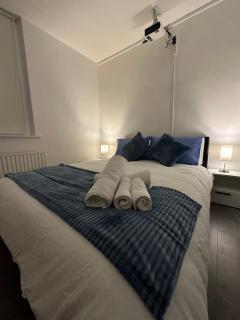 Unique Double Bedroom - 8
