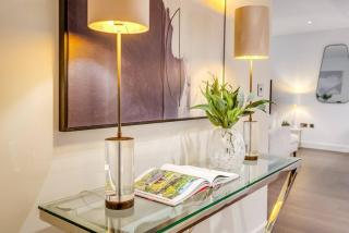 Sleek 2BR London Hideaway Balcony Near Westfield - Londra - 1