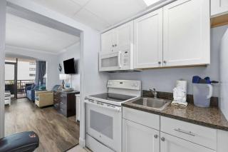 Coastal Paradise Ocean View Studio CR 3rd Floor - Myrtle Beach - 2
