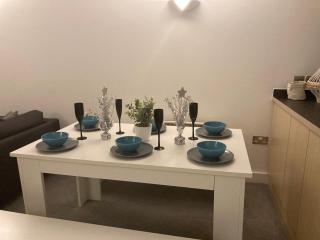 2 bedroom near ocean village Marina port apartment - Southampton - 9