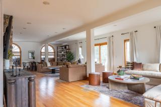 Maplewood Manor 8BR, Hot Tub, Gym, Fire Pit - Jewett - 1