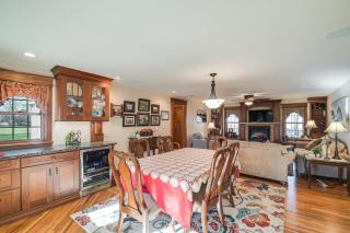Charming Manchester Retreat with Patio and Fireplace! - Manchester - 6