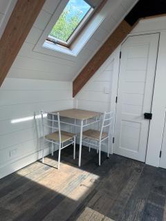 A Majestic Victorian Private Rear Access Quarters - 3