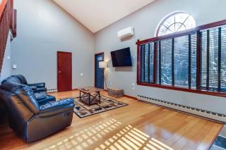 Lake Access and Private Hot Tub at Poconos Home! - White Haven - 6