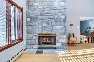 Lake Access and Private Hot Tub at Poconos Home! - White Haven - 5