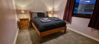 2 Bed Apt, Westend, recently redecorated, 2 king beds, Close to Ninewells, Fully Equipped, Families, Contractors and Trades, Mid Stays Welcome - Dundee - 0