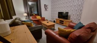 2 Bed Apt, Westend, recently redecorated, 2 king beds, Close to Ninewells, Fully Equipped, Families, Contractors and Trades, Mid Stays Welcome - Dundee - 9