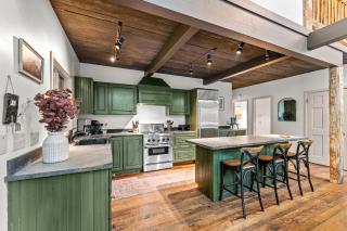 Private Hideaway with Hot Tub - Stylish & Serene - Ellicottville - 9
