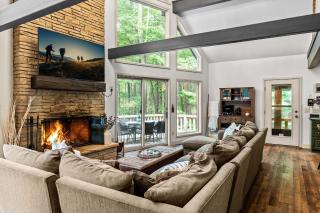 Private Hideaway with Hot Tub - Stylish & Serene - Ellicottville - 1