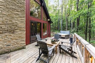 Private Hideaway with Hot Tub - Stylish & Serene - 1