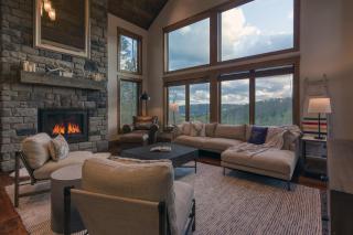 New & Stunning Chalet! Reno'd, Hot-Tub, Barrel Sauna, Slope Views, Fire Pit - 8