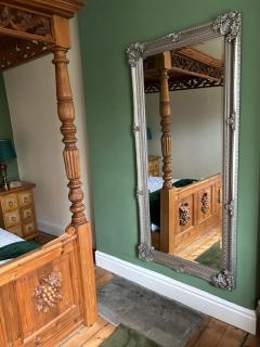 The Buxton Retreat A Luxurious 3-Storey Townhouse with Four Poster Bed and Double Jacuzzi Bath" - Buxton - 6