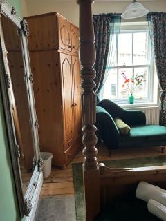 The Buxton Retreat A Luxurious 3-Storey Townhouse with Four Poster Bed and Double Jacuzzi Bath" - 5