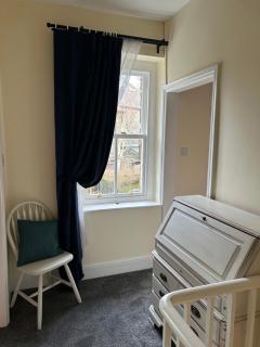 The Buxton Retreat A Luxurious 3-Storey Townhouse with Four Poster Bed and Double Jacuzzi Bath" - Buxton - 4