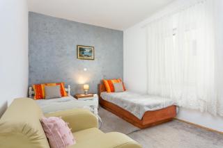 Apartments with parking space Split - 22101 - 1