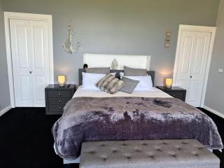 Wheel chair & Pet Friendly Waterfront Retreat, 10 minutes to Phiilip Island, fireplace, wood supplied, WIFI wine & chocolates - 7