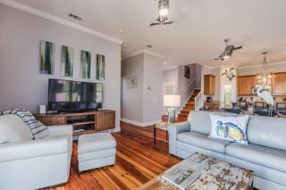 Pristine New Listing! Golf Cart Included in Harbour Key - - 6